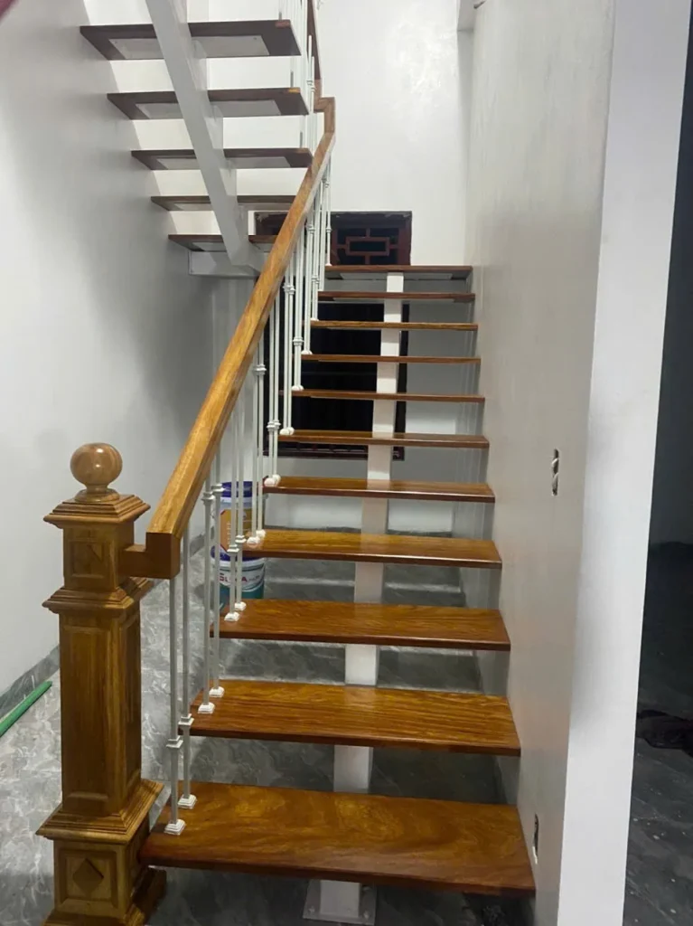 Cầu Thang Xương Cá Thép Hộp Gỗ Lim – Độc Đáo, Chắc Chắn, Đậm Chất Nghệ Thuật