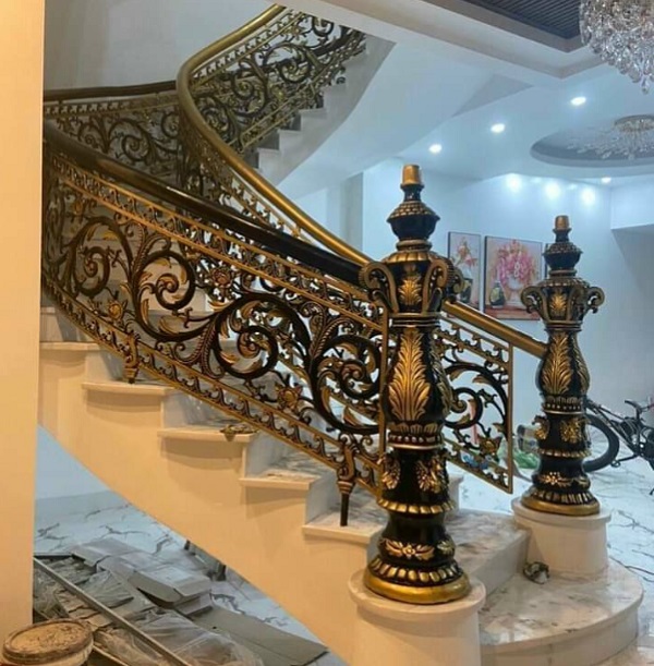 Cầu thang nhôm đúc uốn