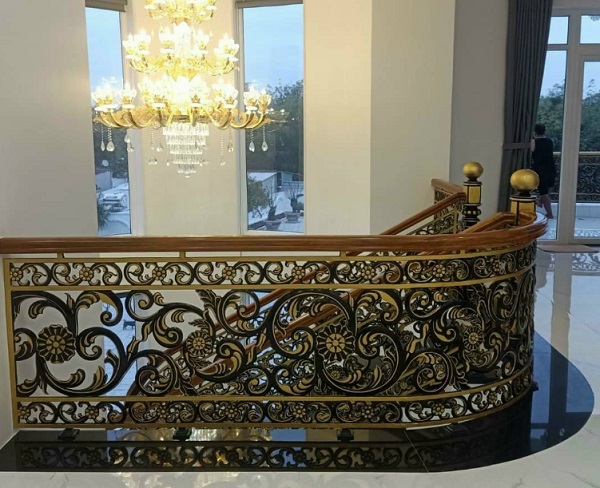Lan can cầu thang nhôm đúc uốn lượn