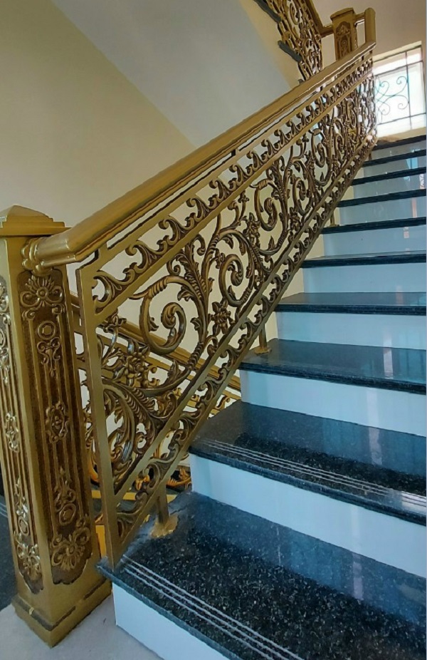 Mẫu cầu thang đẹp nhôm đúc