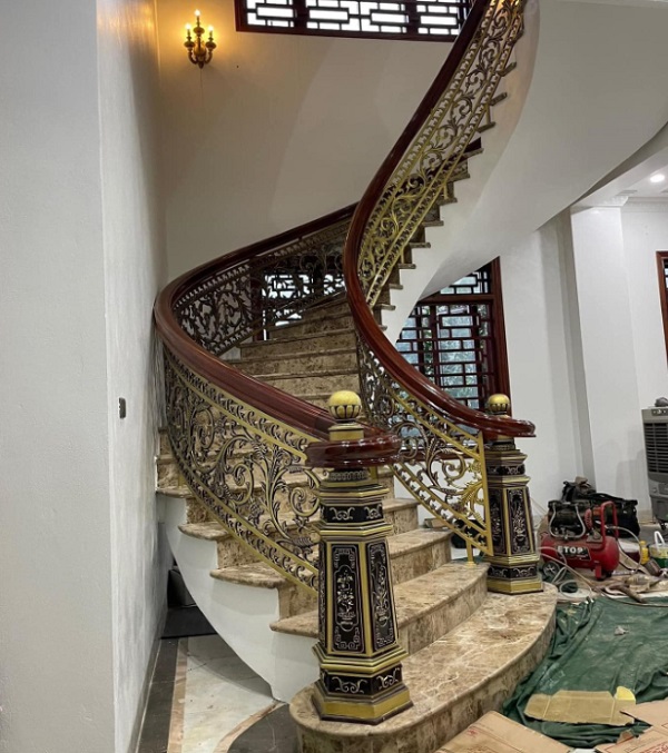 Mẫu cầu thang nhôm đúc uốn cong