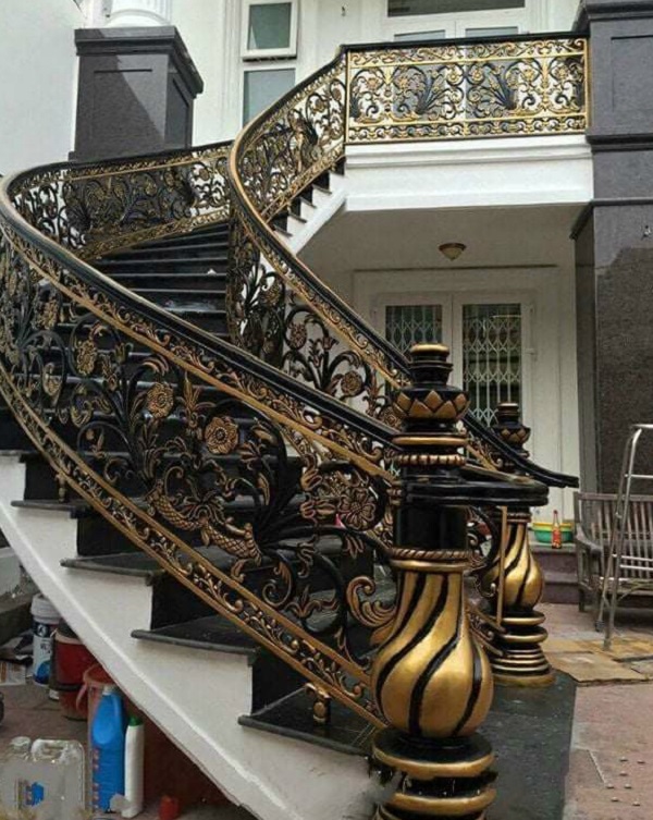 Mẫu cầu thang nhôm đúc uốn lượn