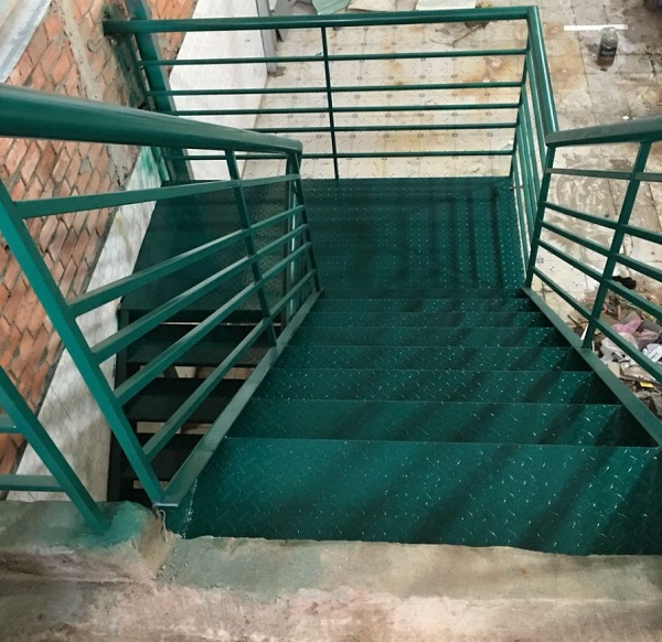 mẫu cầu thang sắt mâm sắt
